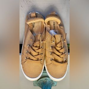 💥💥💥SOLD💥💥💥

NWT Maurices Mariah Slip-on Casual Shoe Sneaker 8 1/2